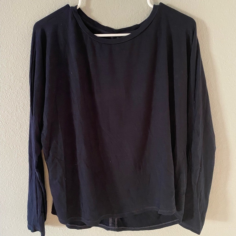 Velvet by Graham & Spencer Keyhole Sweater Athleisure Balletcore Preppy Minimal‎